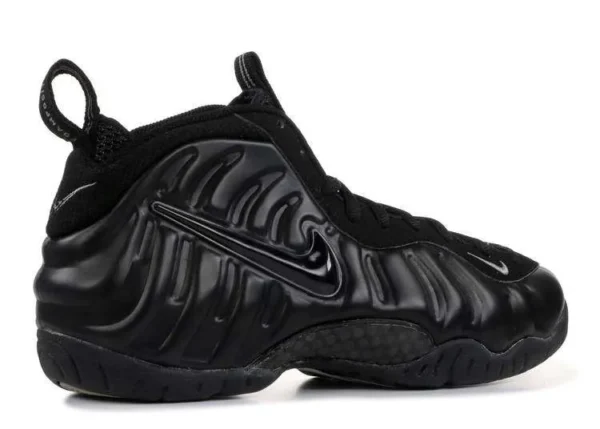 air-foamposite-pro-black-medium-grey-2.webp AIR FOAMPOSITE PRO ‘BLACK MEDIUM GREY’