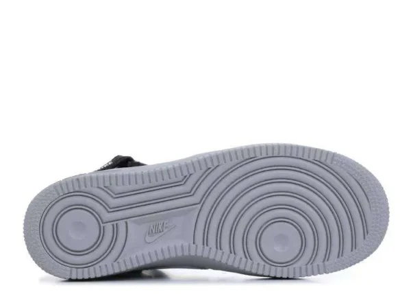 AIR FORCE 1 HIGH ‘OVERBRANDING’