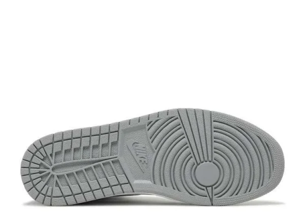 AIR JORDAN 1 HIGH ‘HYPER ROYAL’