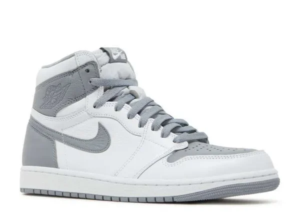 air-jordan-1-high-stealth-2.webp AIR JORDAN 1 HIGH ‘STEALTH’