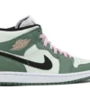 air-jordan-1-mid-dutch-green-2.webp AIR JORDAN 1 MID ‘DUTCH GREEN’
