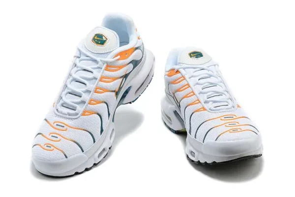 AIR MAX PLUS TN ‘HIKING CARABINE WHITE KUMQUAT MARINA’