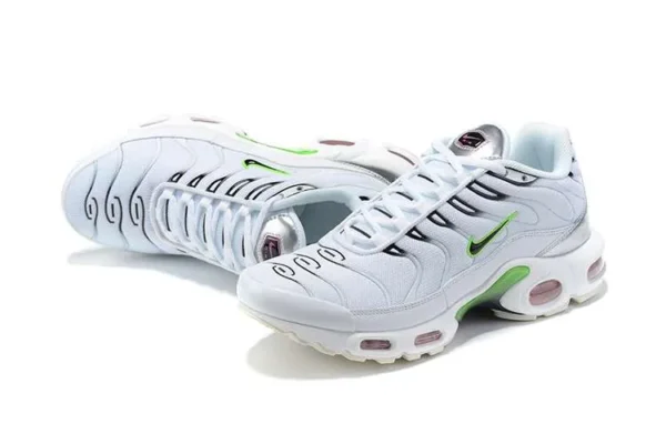 air-max-plus-tn-neon-metallic-silver-2.webp AIR MAX PLUS TN ‘NEON METALLIC SILVER’