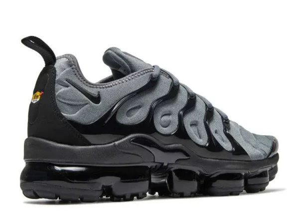 air-vapormax-plus-cool-grey-2.webp AIR VAPORMAX PLUS ‘COOL GREY’